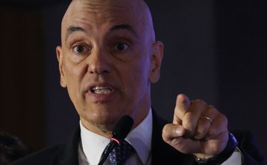 Moraes mantém data de acareação entre Mauro Cid e Braga Netto