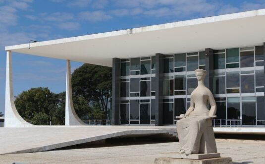 STF rejeita recurso e mantém condenação da deputada Carla Zambelli