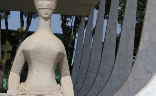 Cid acusa defesa de Bolsonaro de contatar sua família