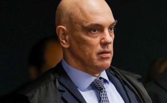 PF indicia Carlos Bolsonaro e Ramagem no inquérito da Abin Paralela