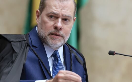 Acareação entre Mauro Cid e Braga Netto termina com acusações
