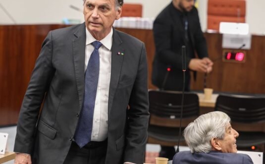 Sede do PL e casa de Bolsonaro são alvo de busca e apreensão pela PF