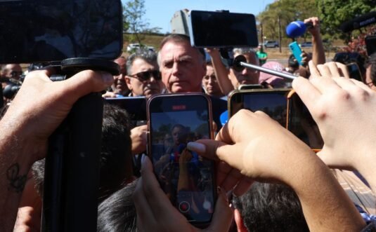 Posts viram prova em processo sobre uso de tornozeleira por Bolsonaro